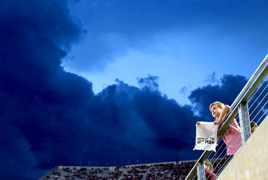 Texas A&MLamar game delayed because of lightning near Kyle Field
