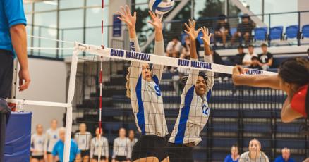 Navarro beats Blinn in 5 sets for second time Navarro beats Blinn in 5 sets for second time