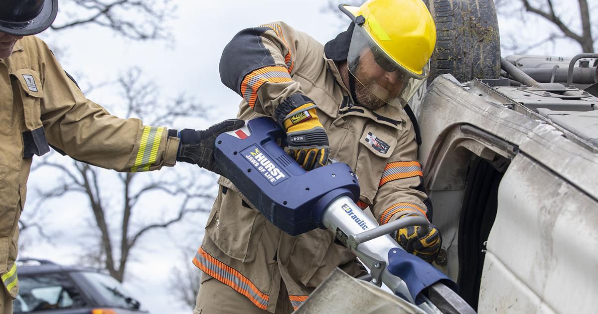 Firefighter Machine Extrication Gallery: Firefighter extrication training