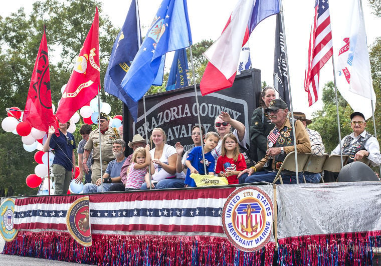 Jones Creek Christmas Parade 2022 Annual Veterans Day Parade Rolls Through Jones Creek | Free Share |  Thefacts.com