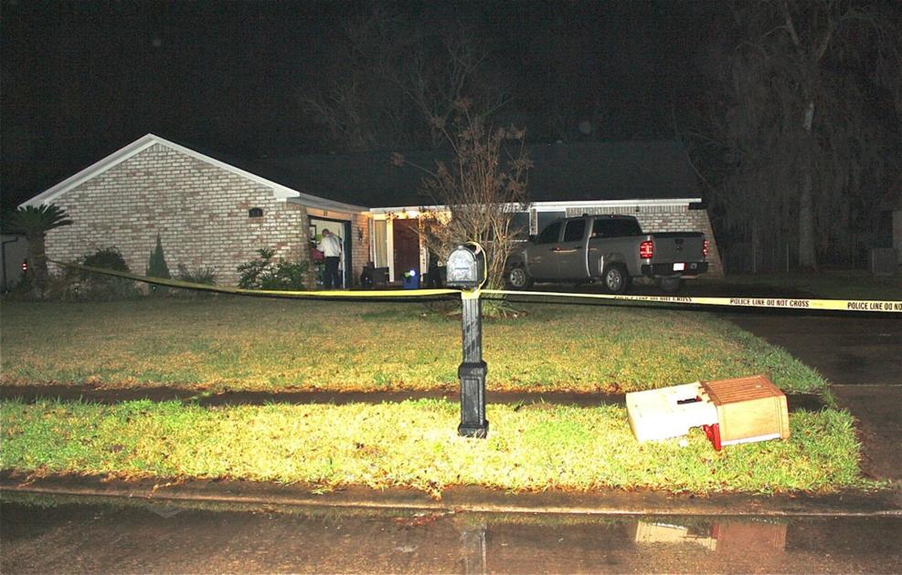 2 found dead in Lake Jackson home News