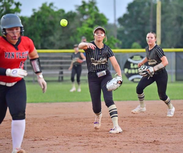 ALLCOUNTY SOFTBALL Underclassmen overtake 1stteam accolades Sports