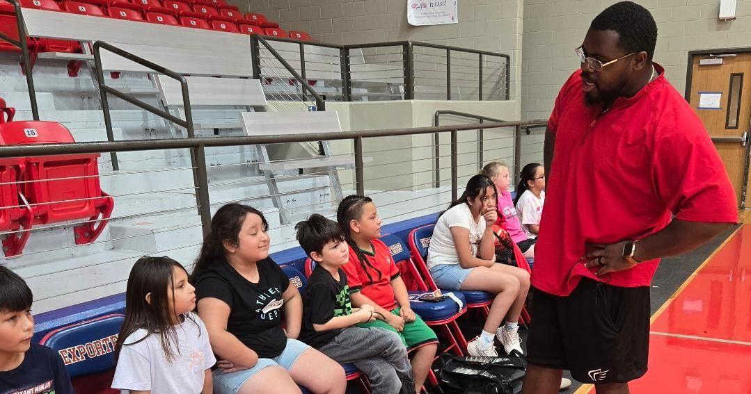 Brazosport coach Shepard has soft spot for Memorial Child Care Center