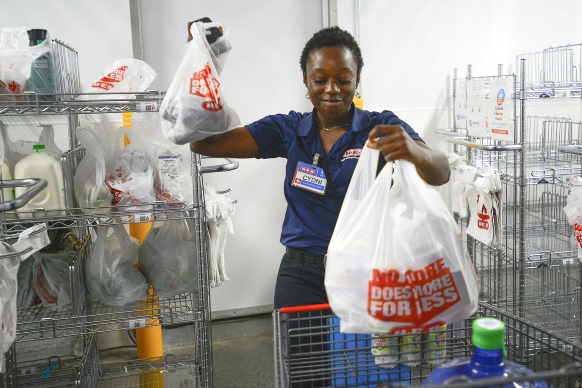 food stores offering curbside pickup