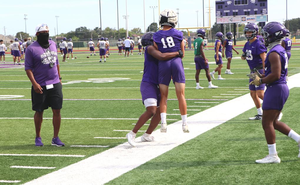 Angleton football.jpg Sports