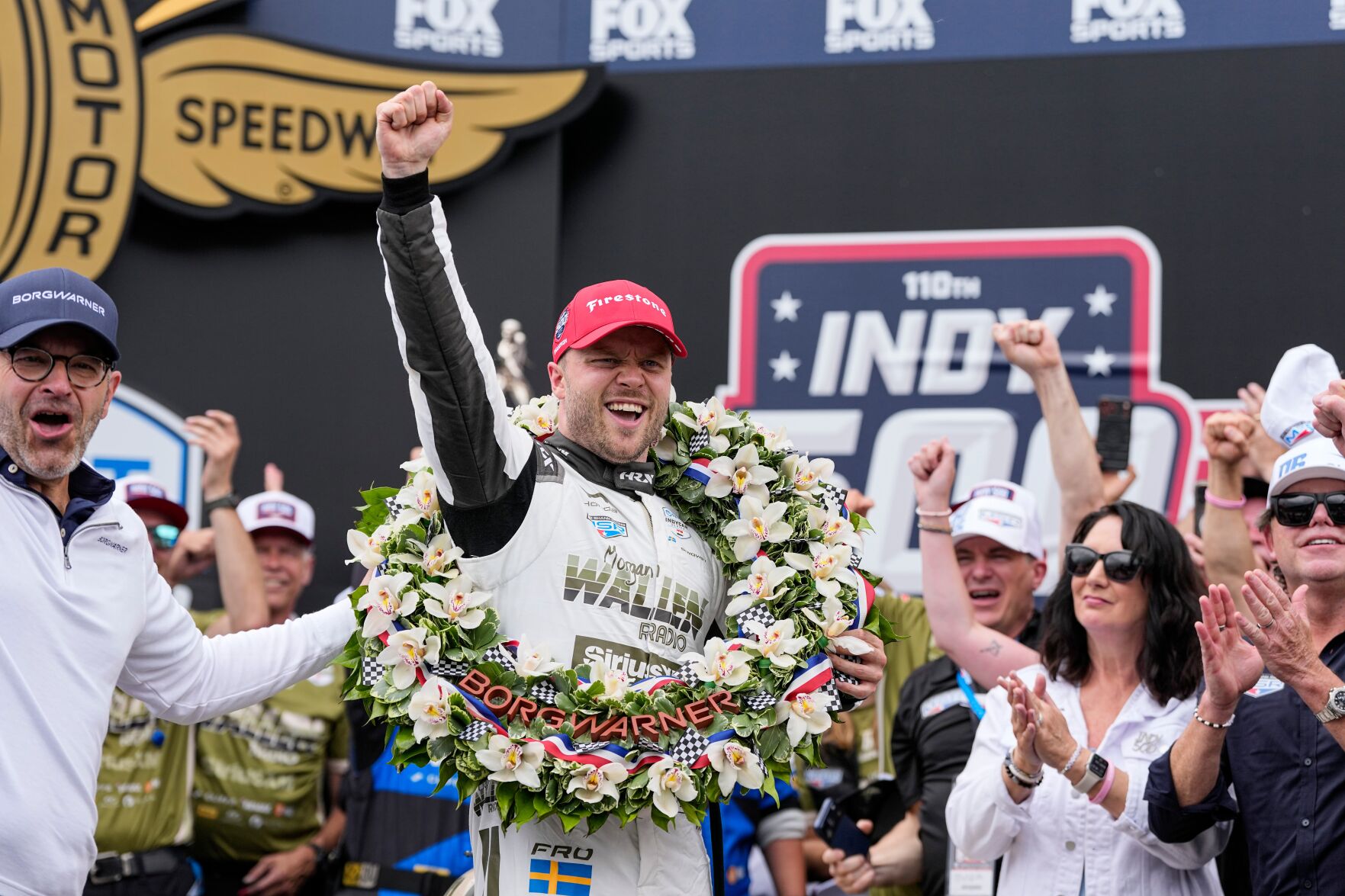 Late pass sends Felix Rosenqvist past David Malukas for the