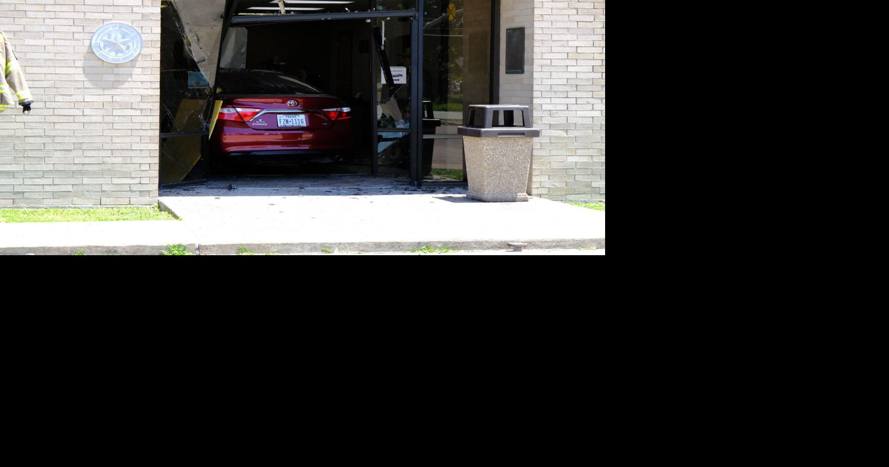 Car crashes into Angleton's Texas Department of Public Safety office; 3