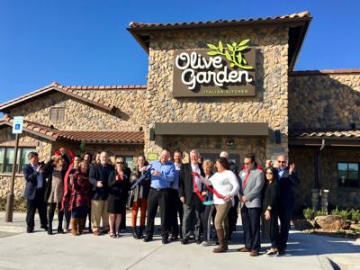 Olive Garden Celebrates Official Opening With Ribbon Cutting