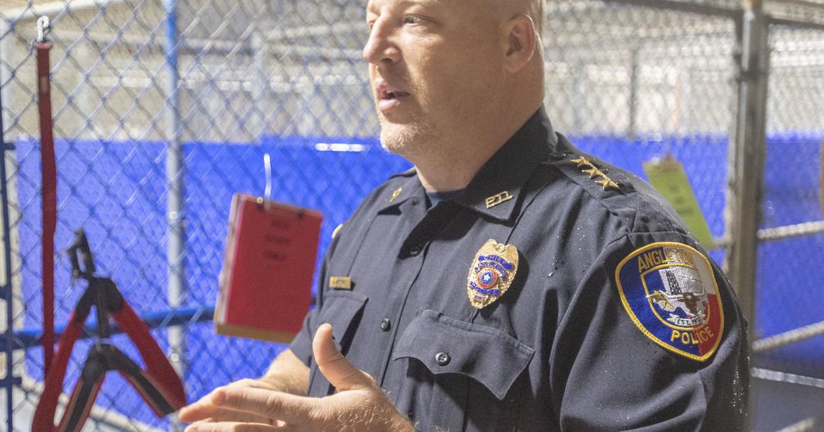 Former Angleton police chief praised | News | thefacts.com