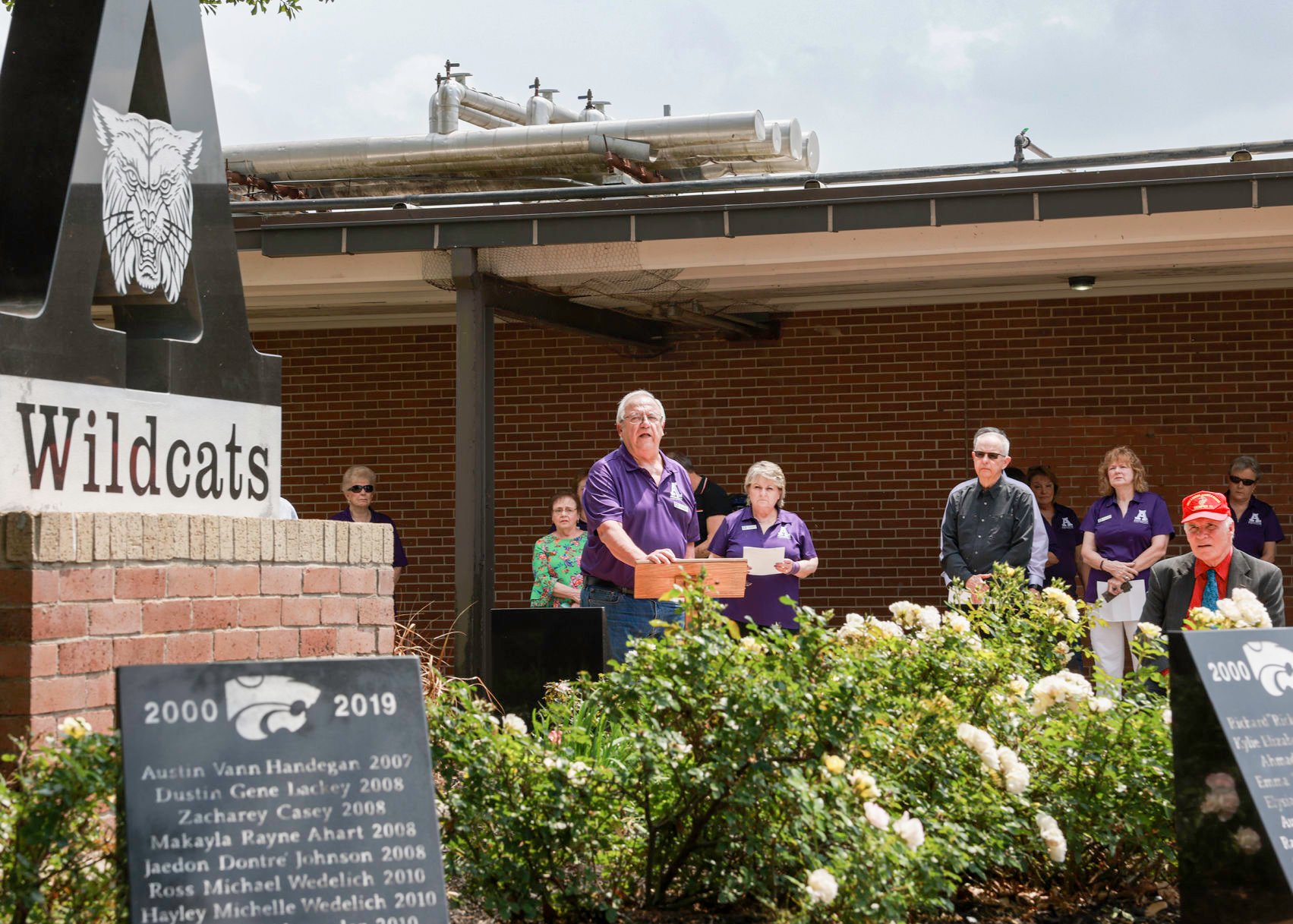 AISD Alumni honors students and faculty at memorial garden