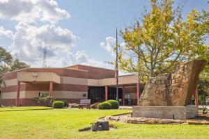 Clute council adopts tax rate, budget