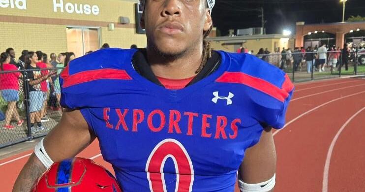 Healthy Calhoun instills fight for undefeated Brazosport