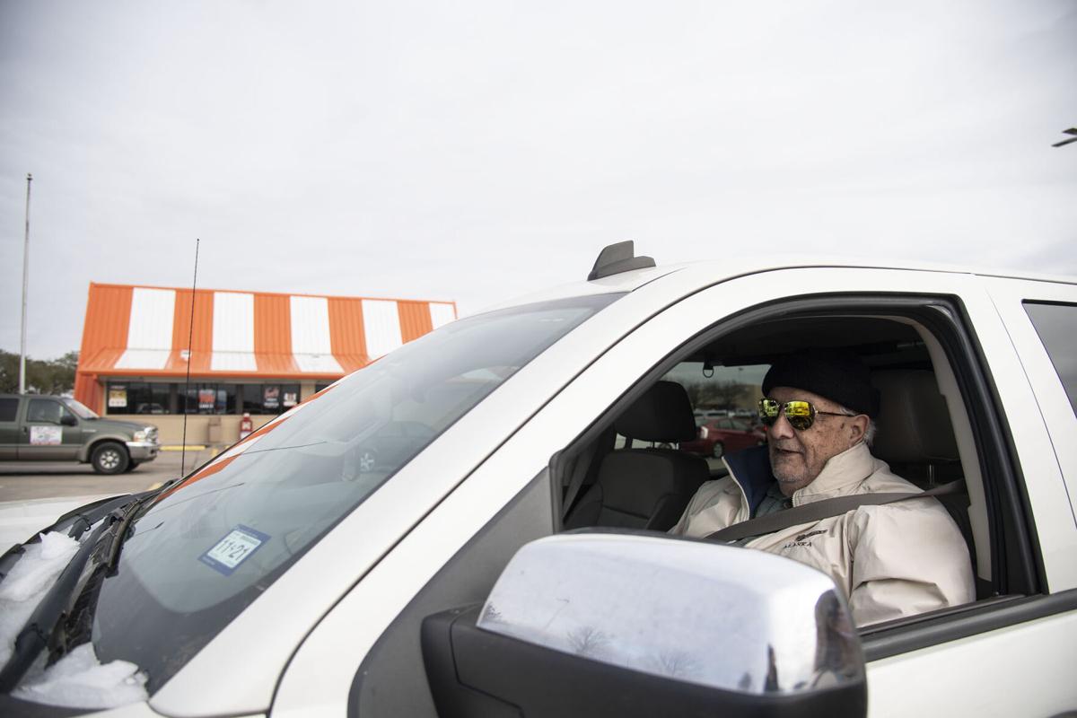Waiting For Power To Return Residents Wait In Long Lines At Stores Restaurants News Thefacts Com