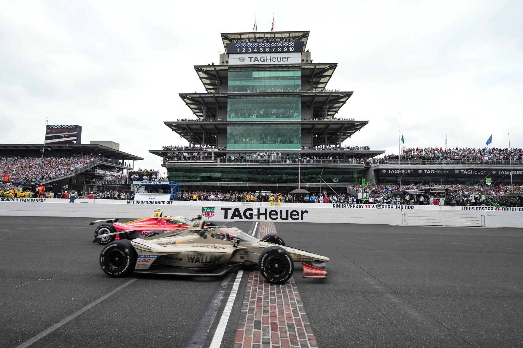 Late pass sends Felix Rosenqvist past David Malukas for the