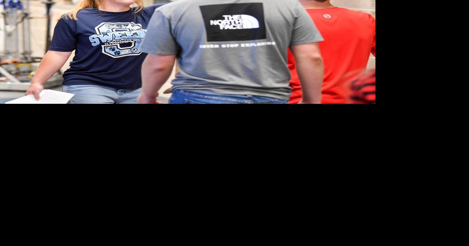 GO FISH Sweeny ISD introduces freshmen to high school News