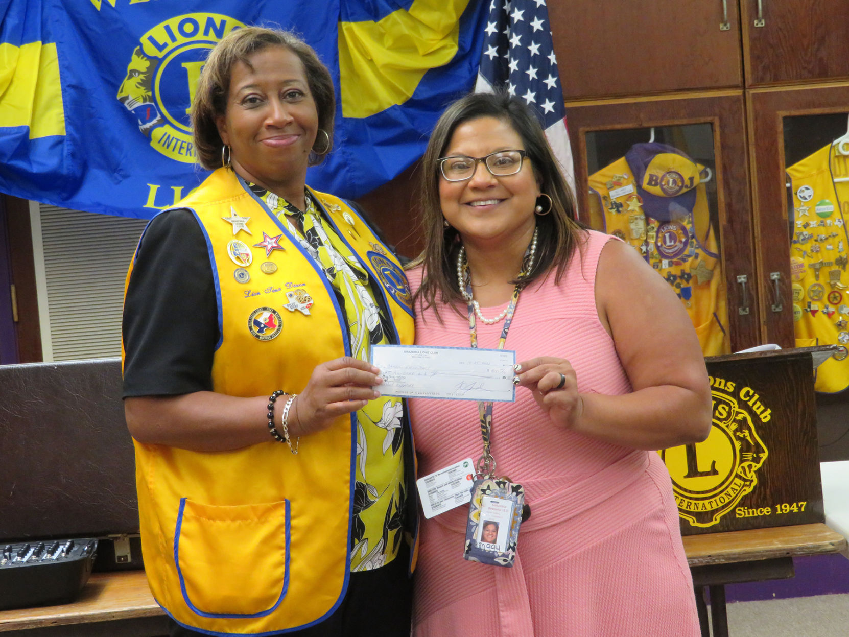 Brazoria Lions Club presents 2 000 check to Barrow Elementary