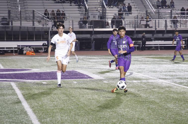 Wildcats rally behind teammates to deliver big district win | Sports ...