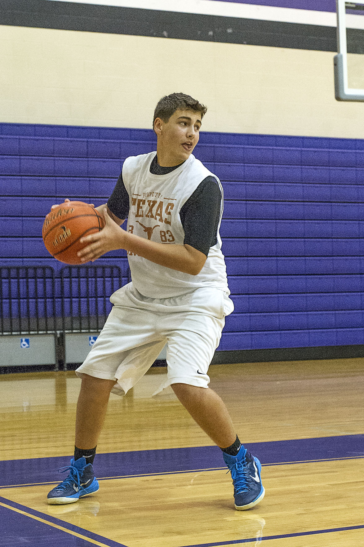 Angleton hosts Wildcat basketball camp Sports