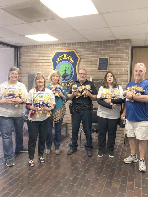 Brazosport Lions Club donates stuffed animals to police department