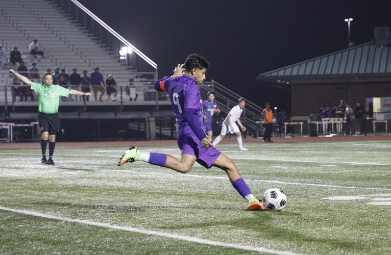 Wildcats rally behind teammates to deliver big district win | Sports ...