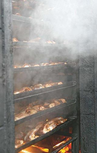 Mohn Fish Market near Harpers Ferry catches Mississippi's bounty ...