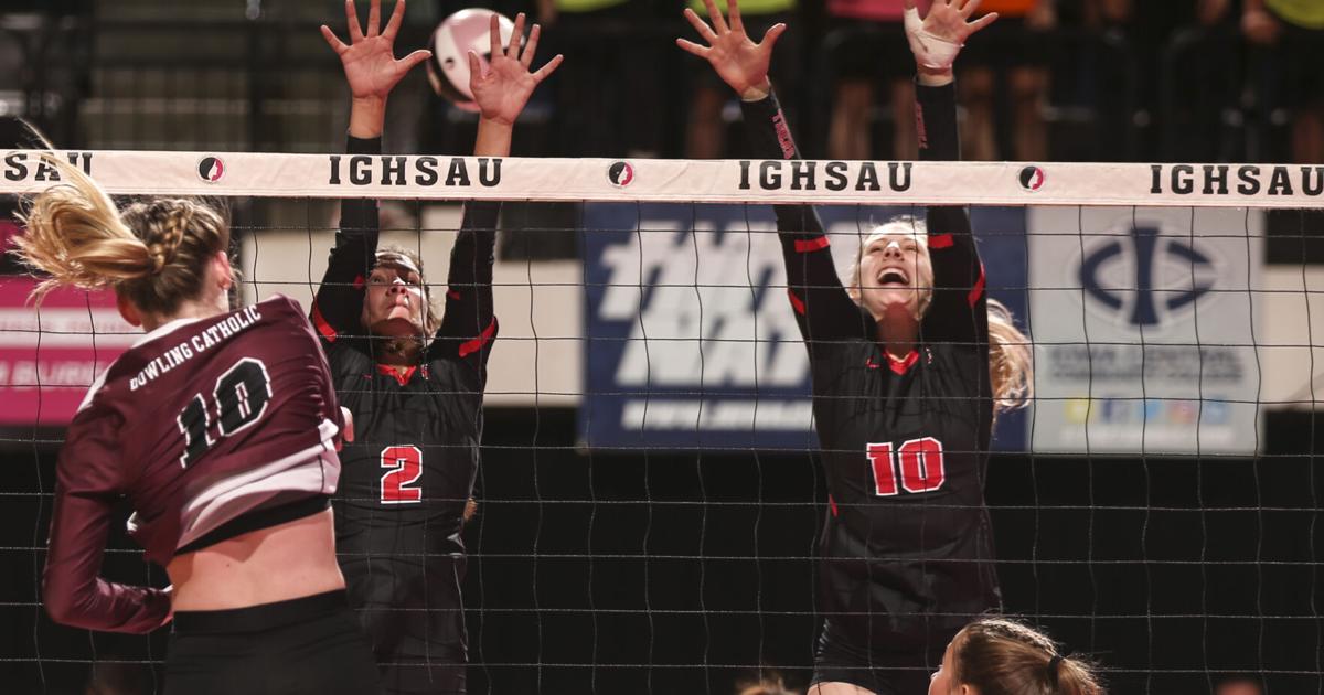 Photos Cedar Falls vs. West Des Moines Dowling in Iowa high school