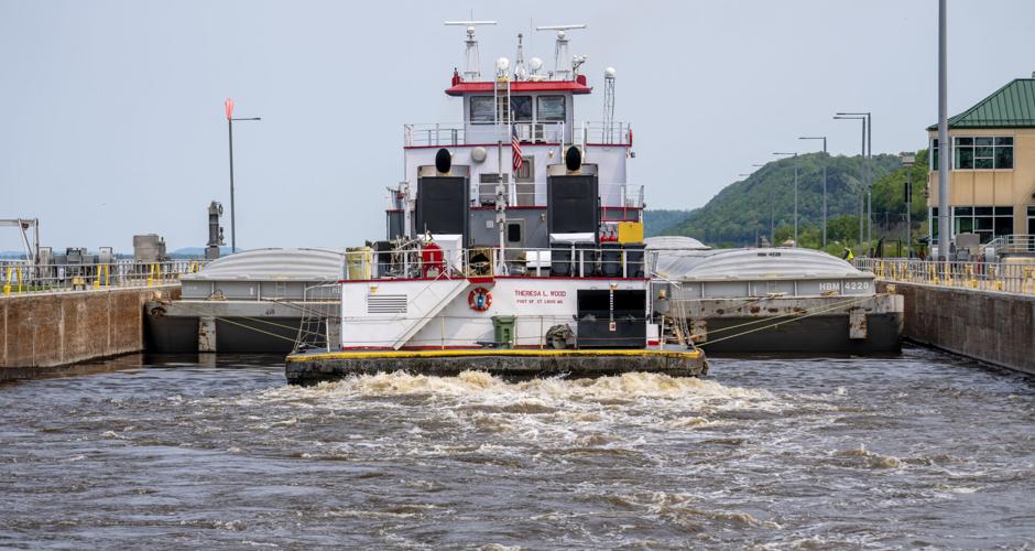 Here's how locks and dams on the Mississippi River work, and why they ...