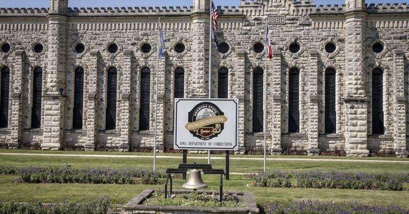Farmland sales could aid efforts to cool down Iowa prisons