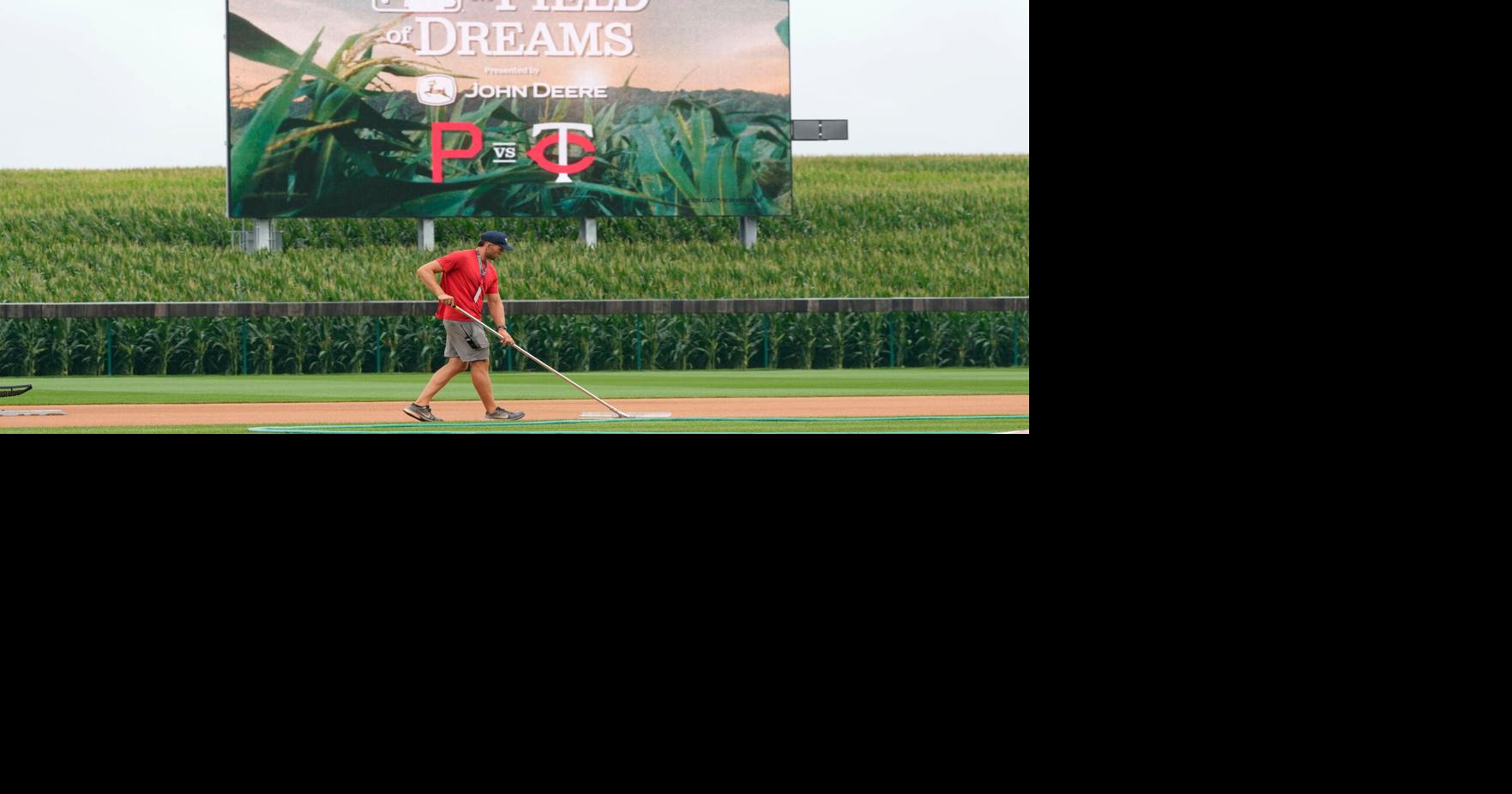 A triumphant MLB return to the Field of Dreams