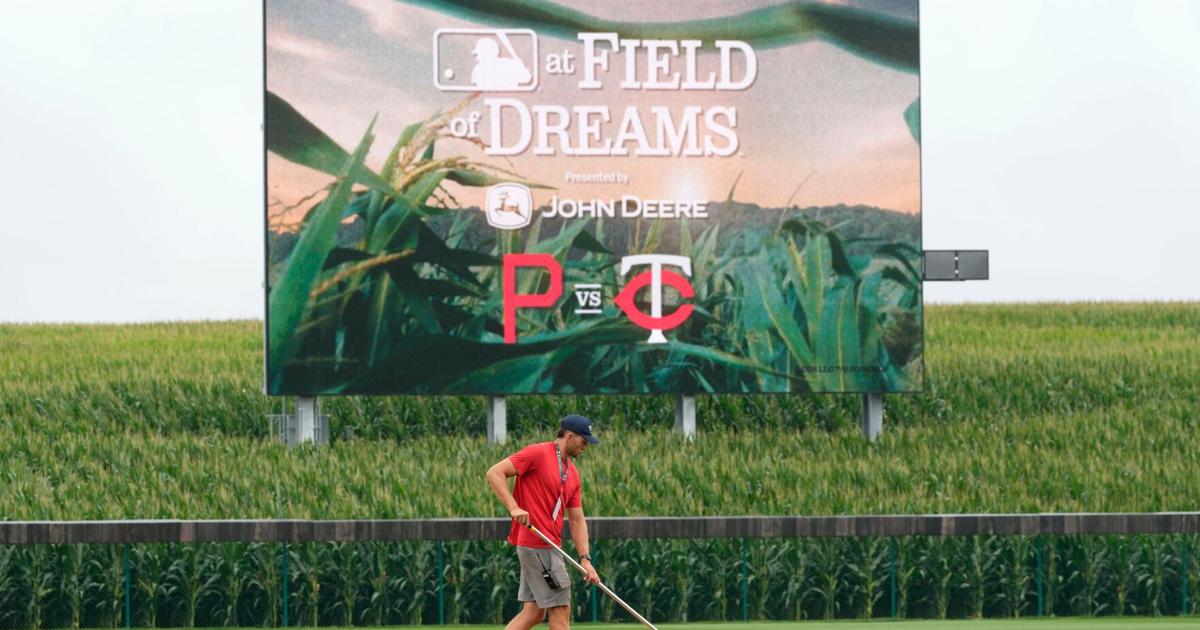 A triumphant MLB return to the Field of Dreams