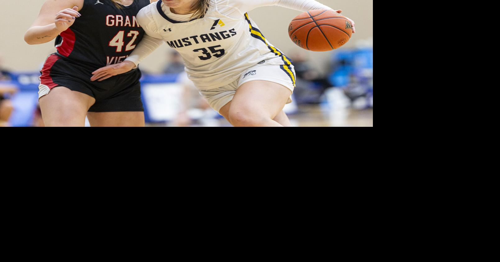Photos: Mount Mercy Men’s and Women’s basketball doubleheader vs. Grand ...
