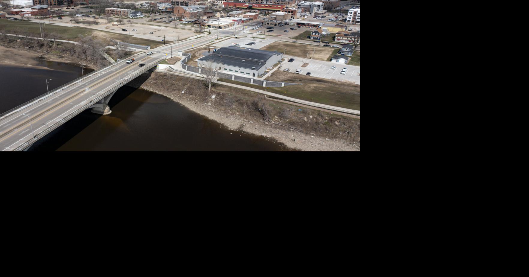 Roller gate on 12th Avenue SE marks ‘milestone’ in Cedar Rapids flood ...