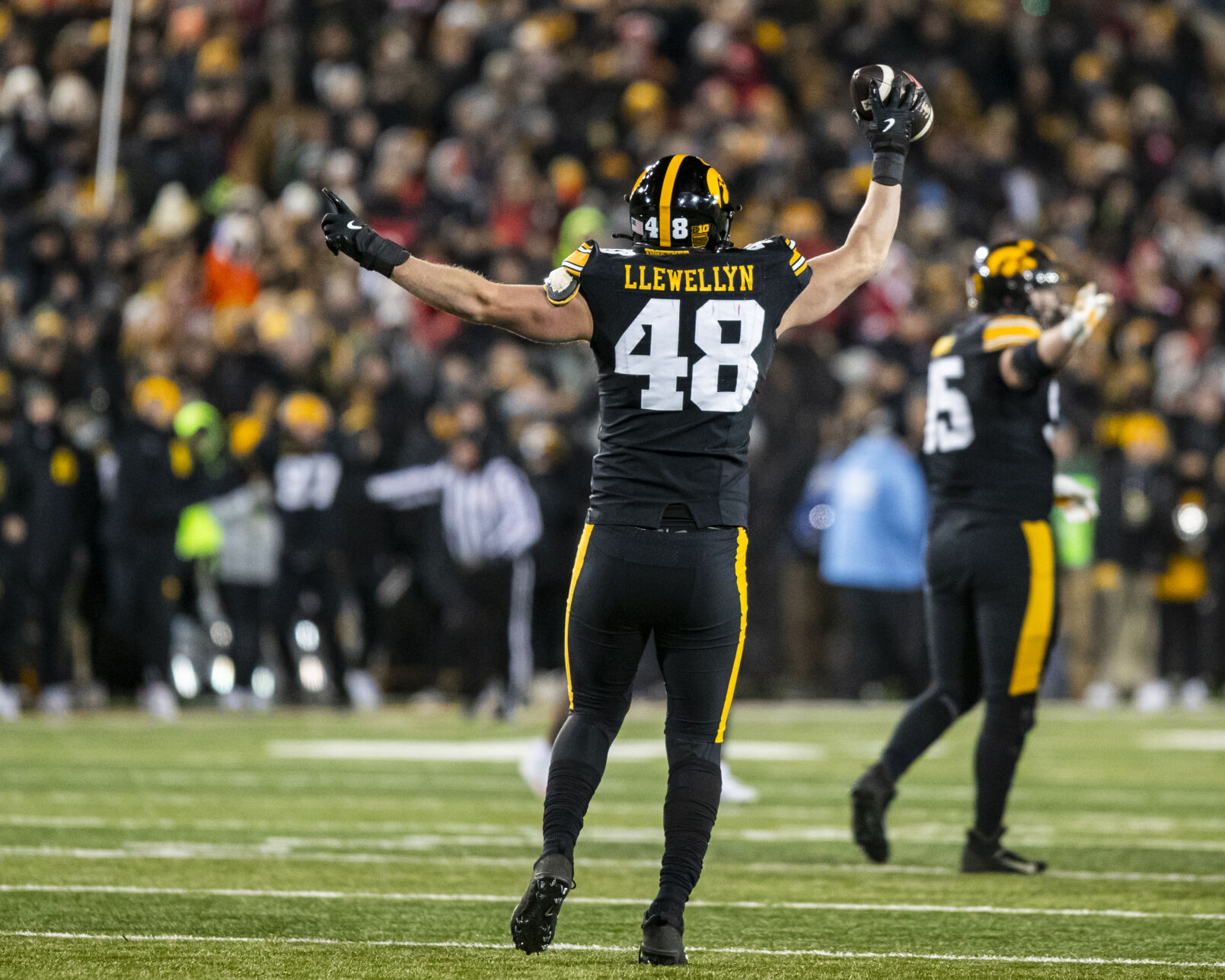 Hawkeyes’ football regular-season over/under wins number same as it ...