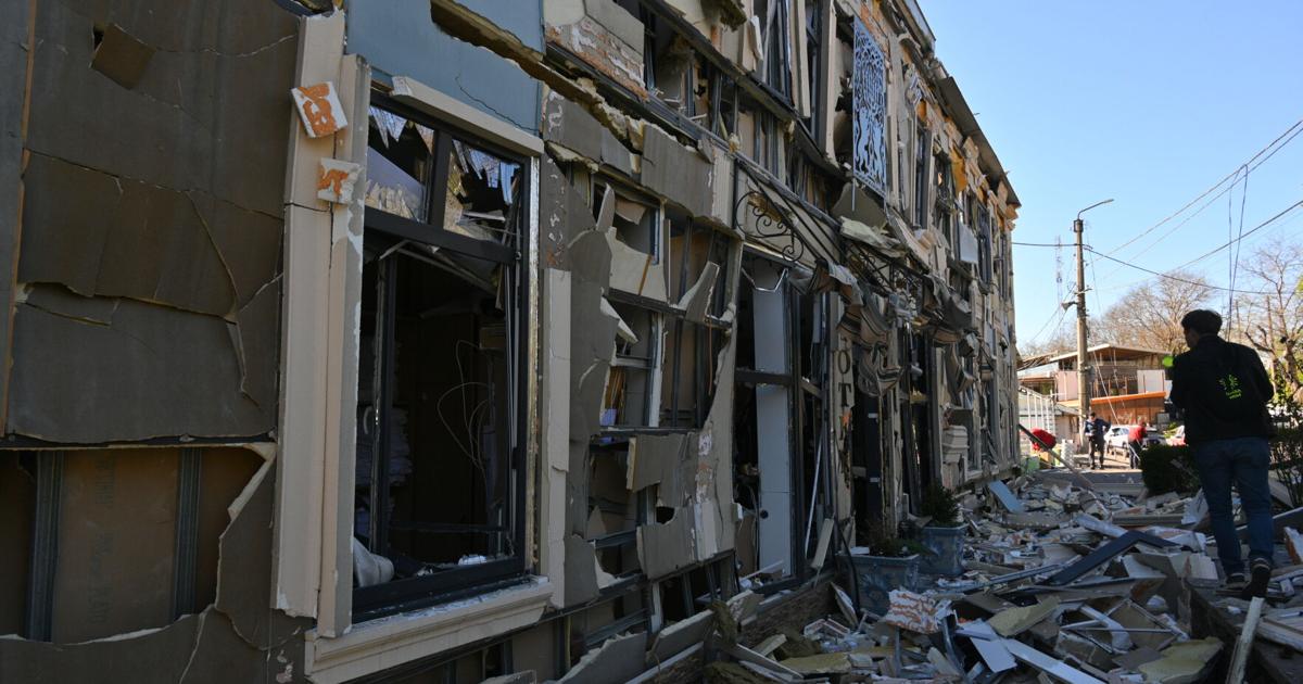 В результате атаки российского беспилотника на подконтрольной России территории ранены 14 человек, украинские беспилотники убили двоих