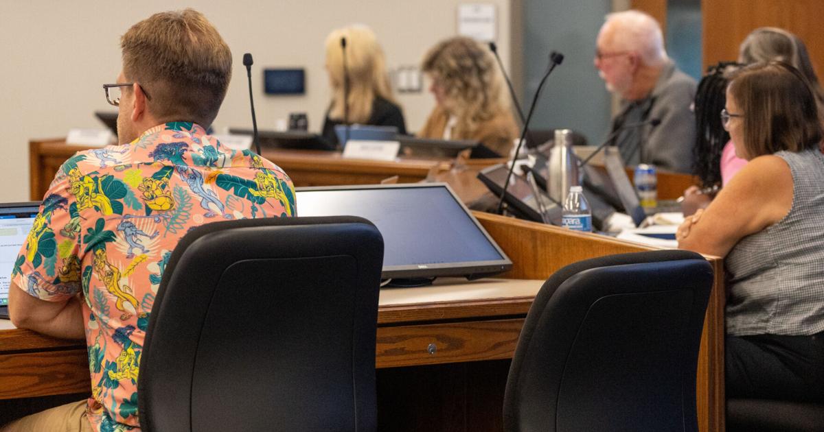 8 apply for vacant Iowa City school board seat