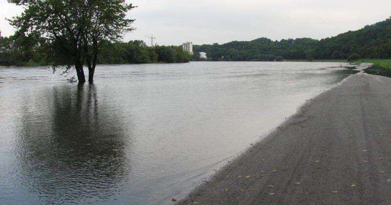 Updated Cedar Rapids road closures as Cedar River now predicted to ...