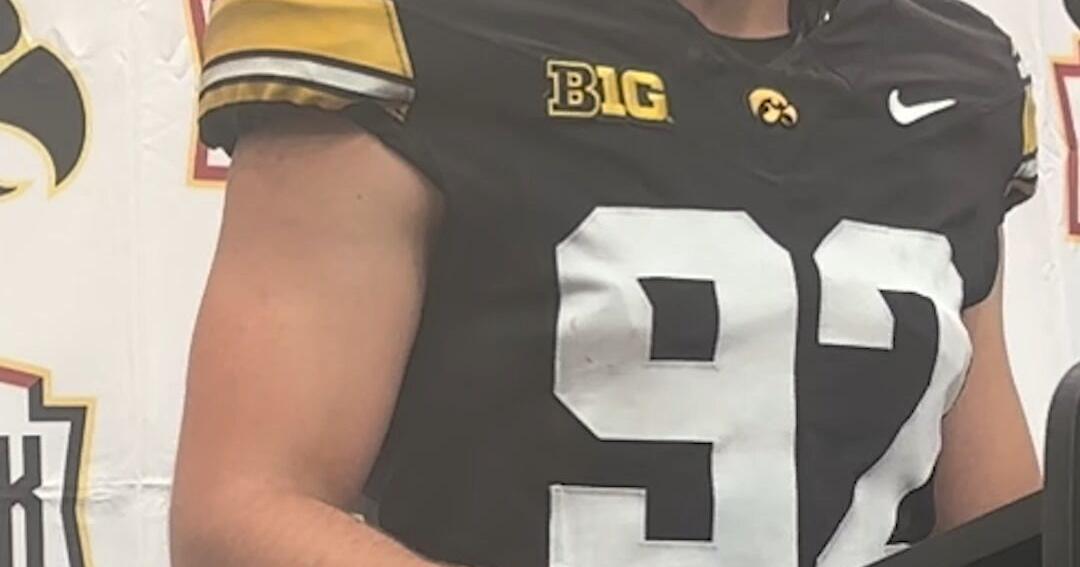 Caden Buhr on reaction after his game-winning kick vs. Iowa State and celebrating with his teammates