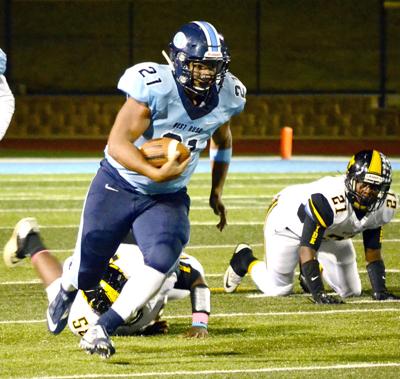 Football West Rusk S Ballard Runs For 324 Yards Raiders Hold On