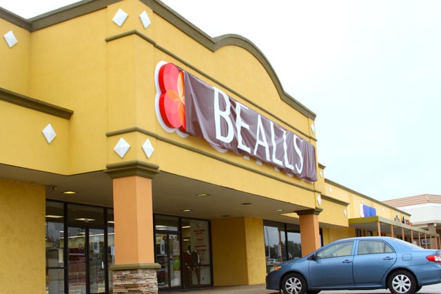 Bealls Outlet cuts ribbon at new store, News