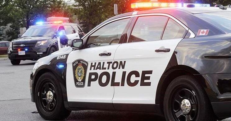 Police searching for suspects following armed robbery in Halton Hills area