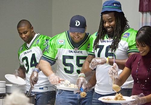 Teacher raises $20,000 to buy Seahawks jerseys for every kid in