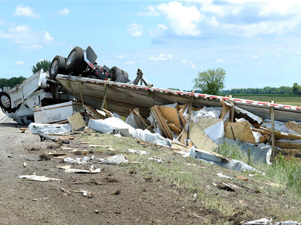 Passersby Remove Driver From Semi After I 80 Crash Grand Island Local News Theindependent Com Passersby Remove Driver From Semi After I 80 Crash Grand Island Local News Theindependent Com