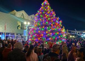 Railside event ushers in Christmas season for Grand Island
