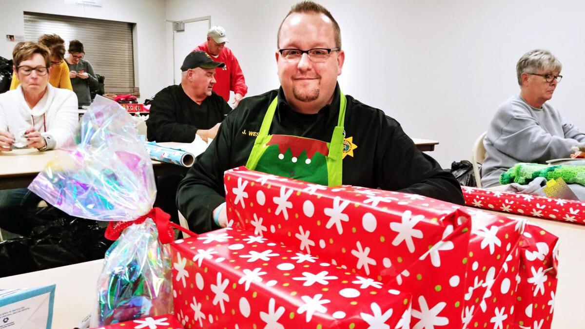 Santa Cop visits Merrick County-area children - Vimarsana News