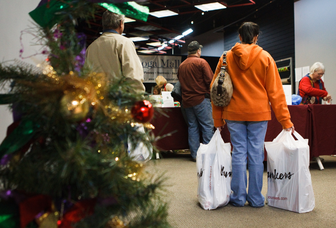 Last-minute Shoppers Flock To G.I. Stores