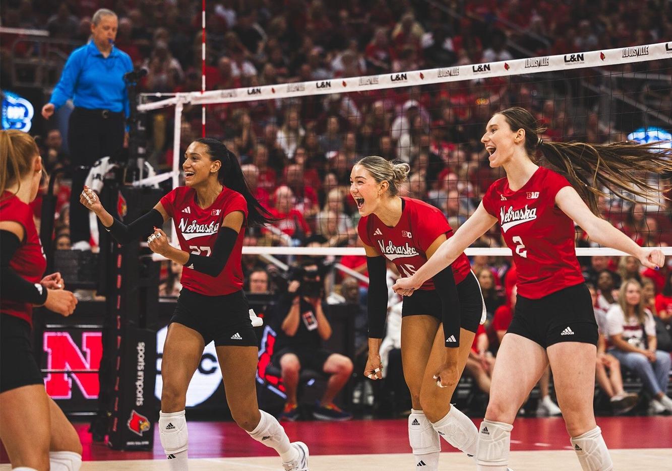 Nebraska volleyball dominates Louisville in sweep