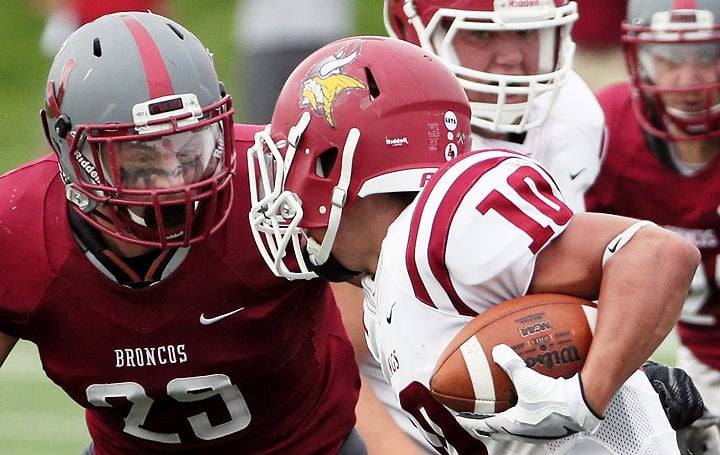 Big Second Half Lifts Dakota Wesleyan Past Bronco Football - Hastings  College