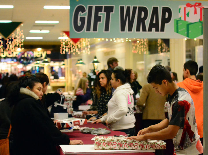 Gift wrapping service at mall benefits local nonprofits