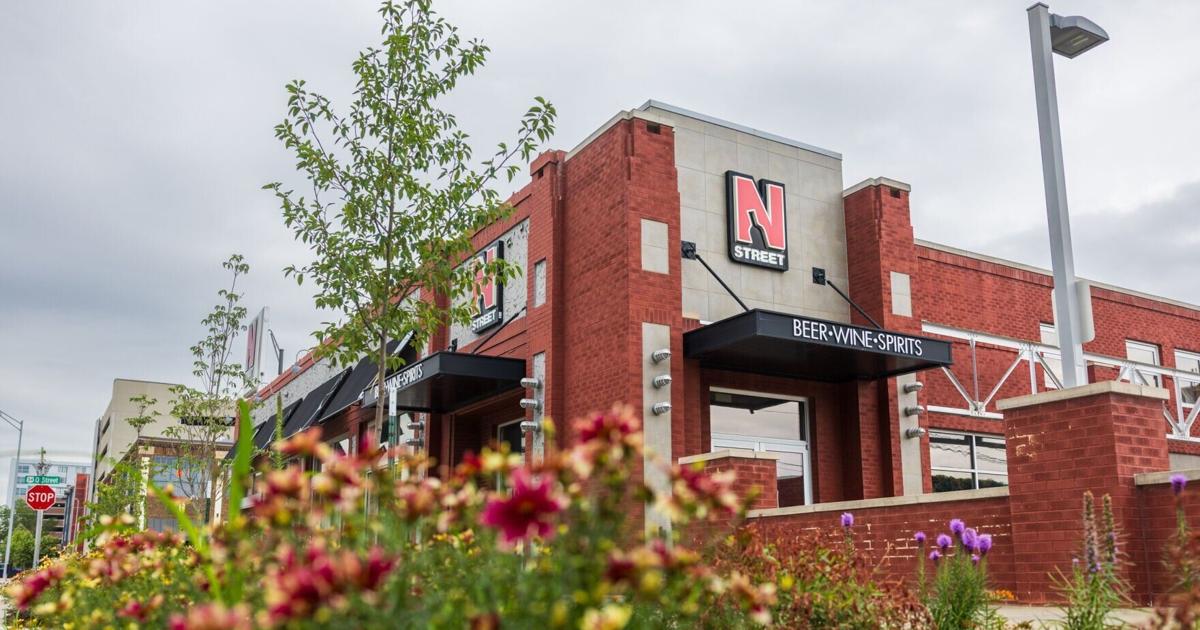Longtime downtown Lincoln liquor store set to close