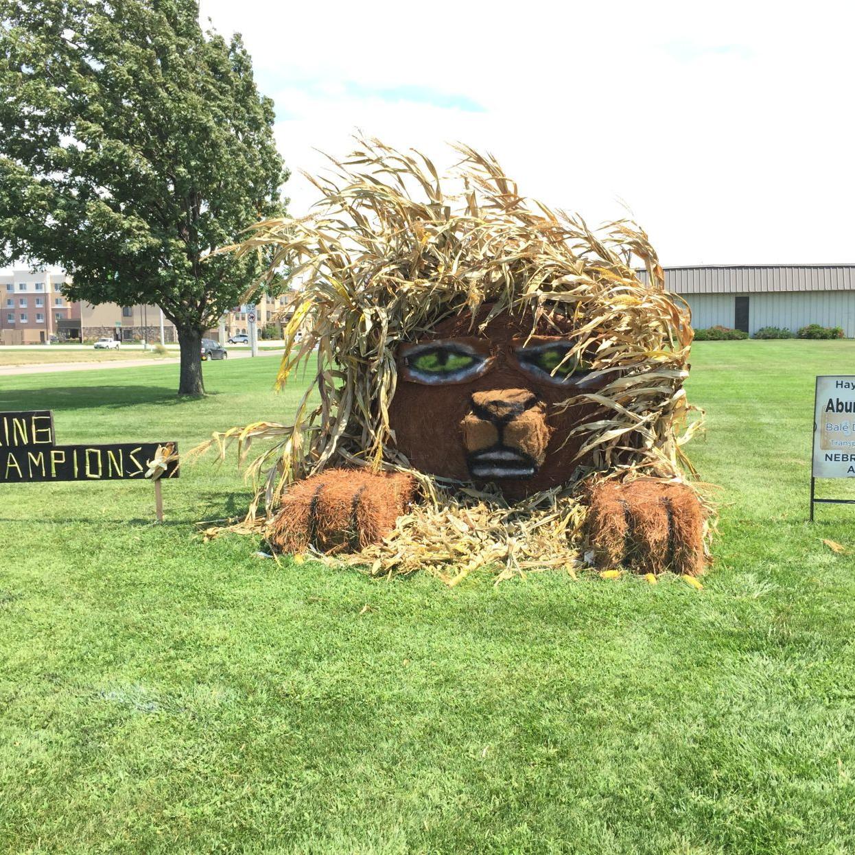 State Fair Themed Hay Bales Decorating Grand Island Nebraska State Fair News Theindependent Com